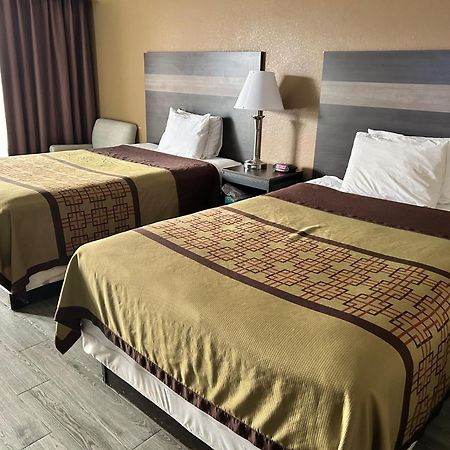 The Surrey Inn Caldwell Bagian luar foto