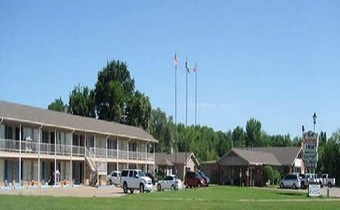 The Surrey Inn Caldwell Bagian luar foto
